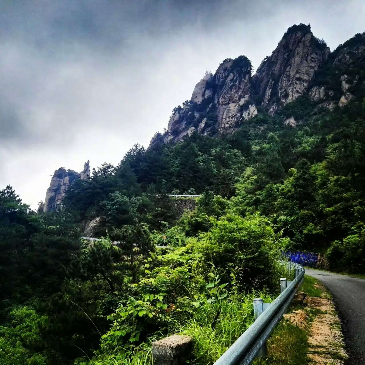 Jingzhou (荆州) Road